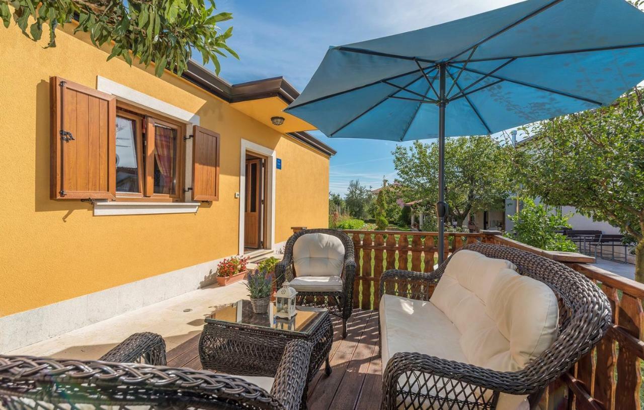 Holiday House Antonio Пореч Экстерьер фото