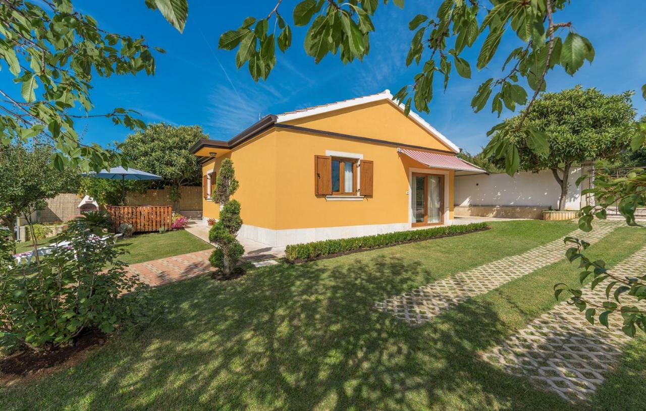 Holiday House Antonio Пореч Экстерьер фото
