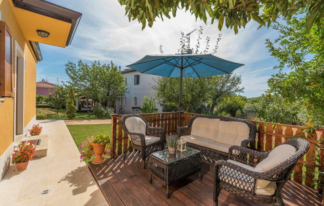 Holiday House Antonio Пореч Экстерьер фото