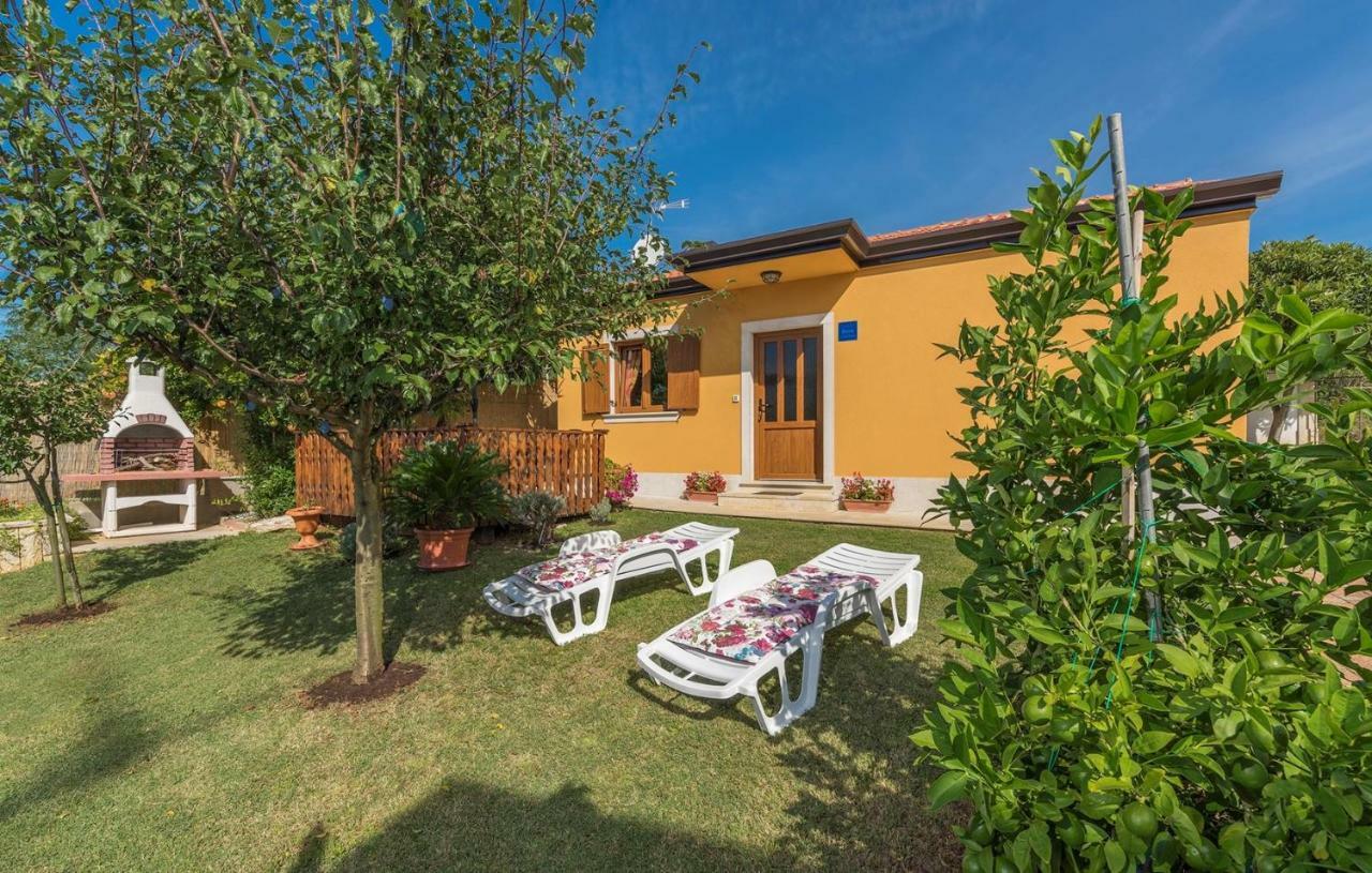 Holiday House Antonio Пореч Экстерьер фото