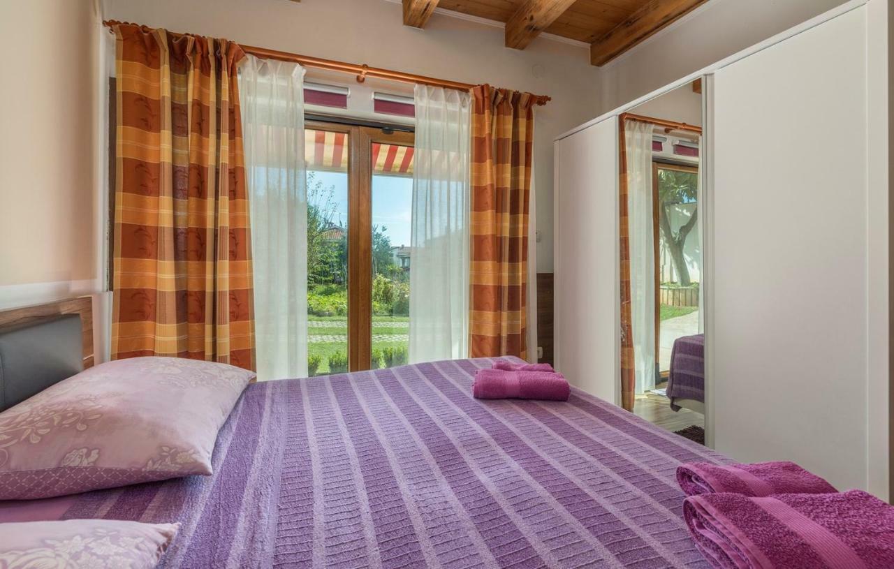 Holiday House Antonio Пореч Экстерьер фото