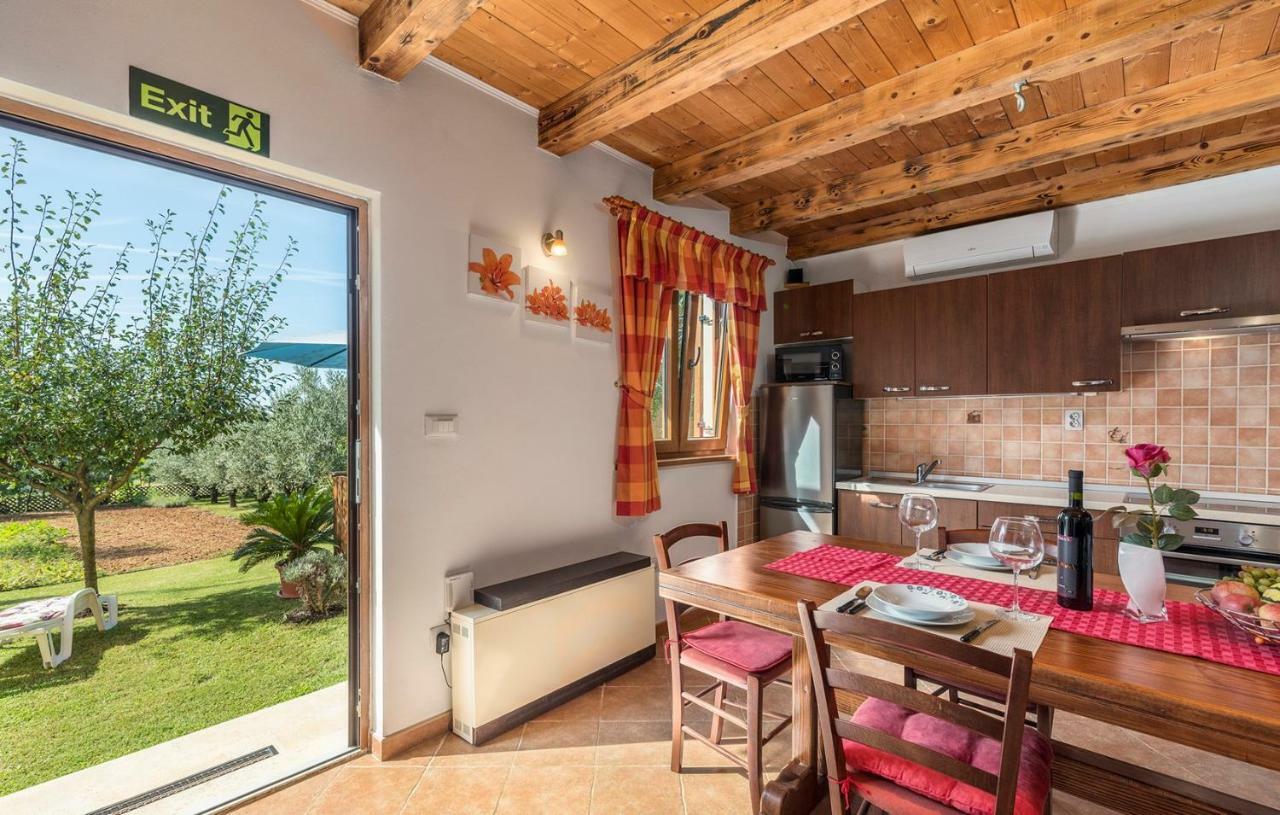 Holiday House Antonio Пореч Экстерьер фото